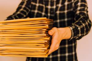 Contrats, comment réduire vos frais postaux ?