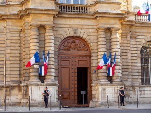 TVA des mandataires immobiliers : le Sénat bloque la réforme, un soulagement pour les professionnels