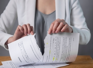 Annulation de compromis : qui paie les honoraires en cas de désistement ?