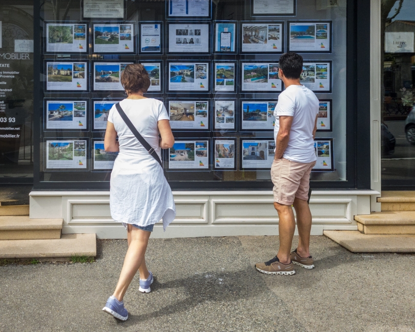 Victoire pour la FNAIM : la justice recadre la direction d’agences immobilières à distance